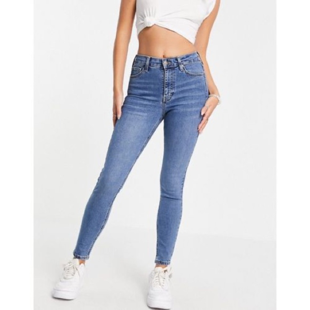 TopShop high waisted Jamie Jeans in midblue. Size: W26 L3